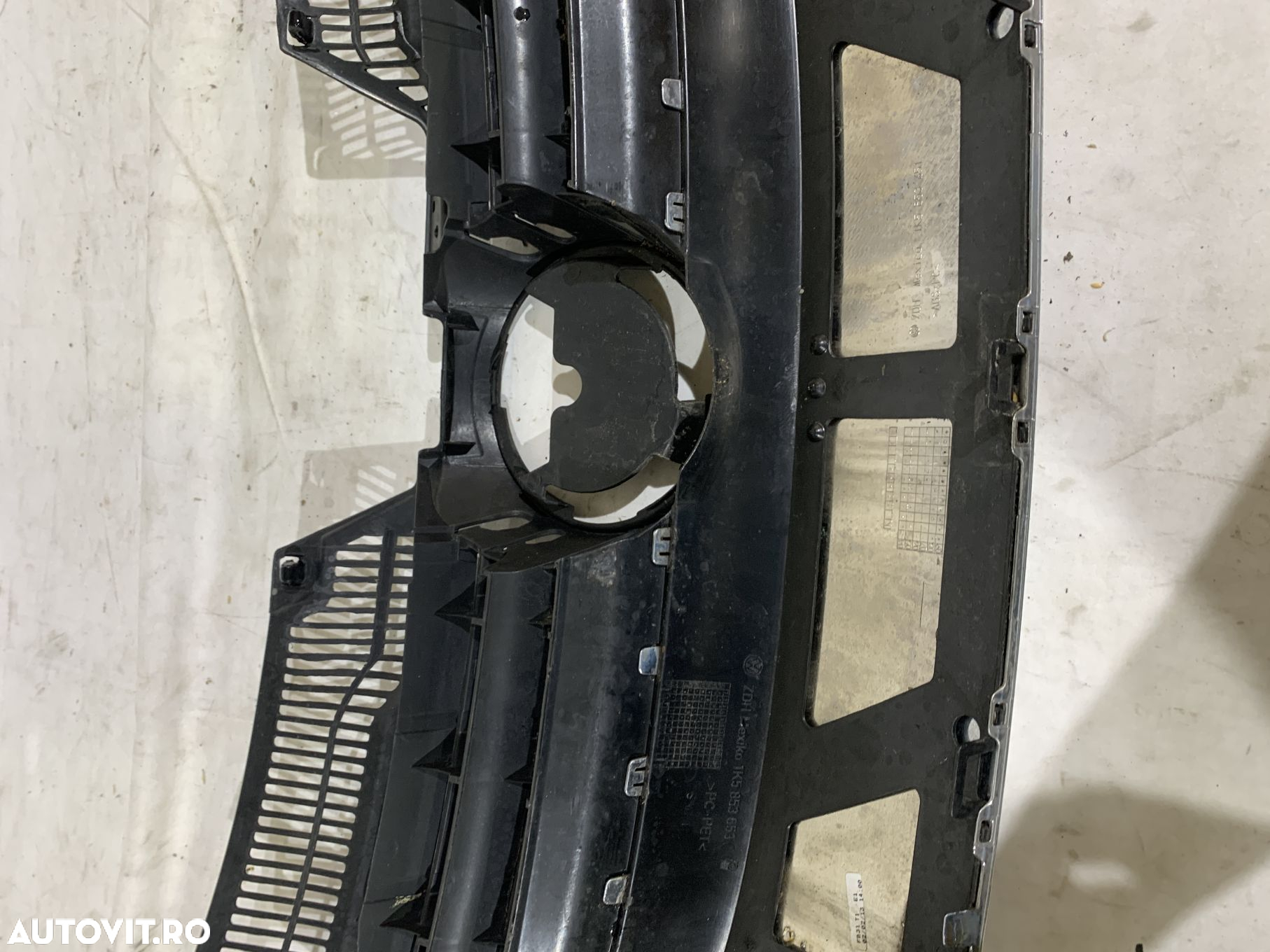 Grila radiator VW Golf 5 Kombi , Jetta  2005 , 2006 , 2007 , 2008 , 2009 , 2010 - 6