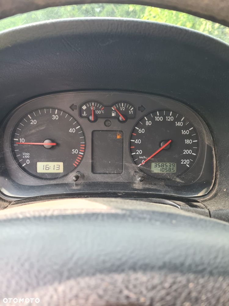 Volkswagen Golf 1.9 TDI Highline - 4