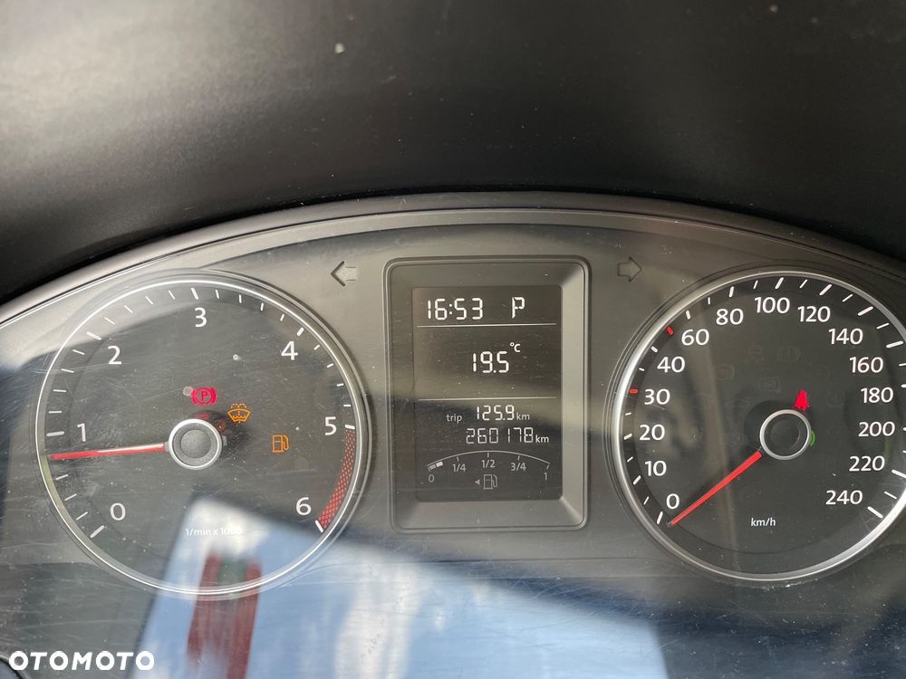 Volkswagen Caravelle - 6