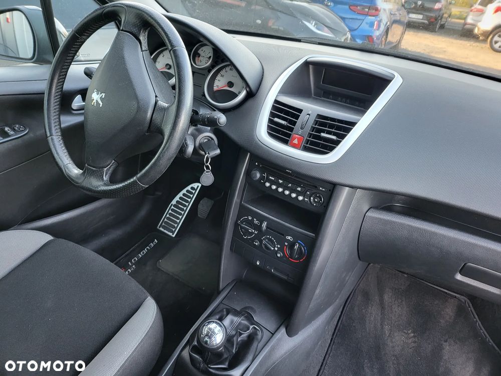 Peugeot 207 - 11