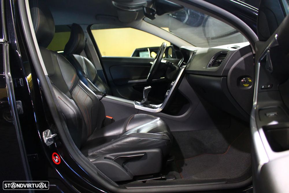 Volvo V60 2.0 D2 Momentum Drive - 15