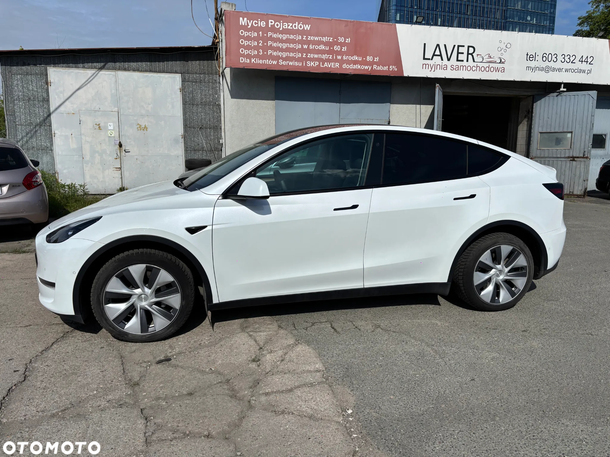 Tesla Y Long Range AWD - 5