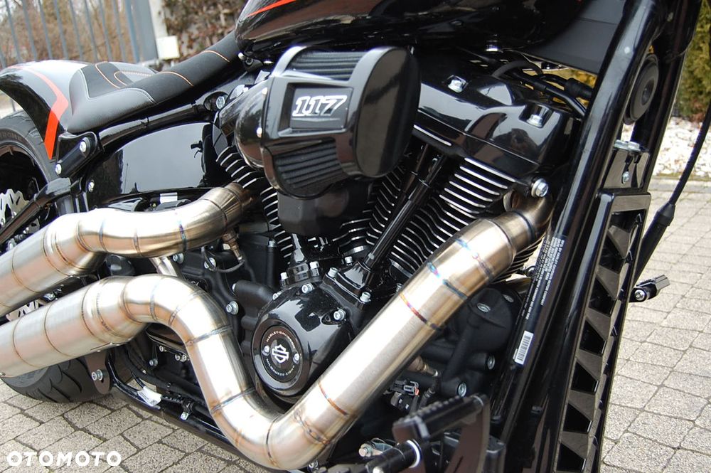 Harley-Davidson Softail Breakout - 23