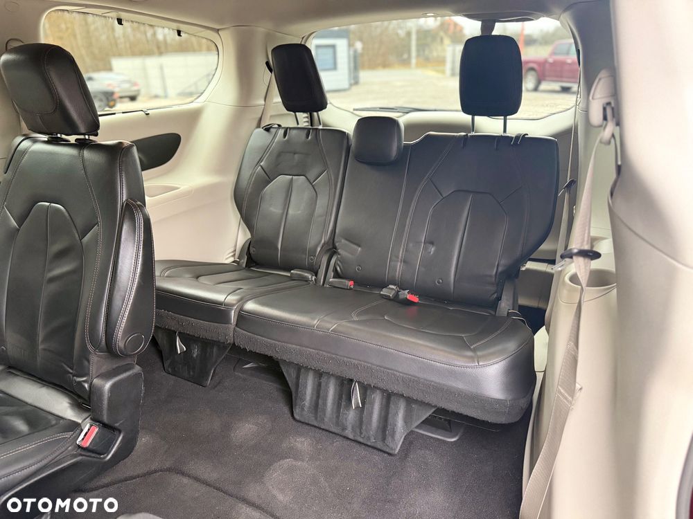 Chrysler Pacifica - 26