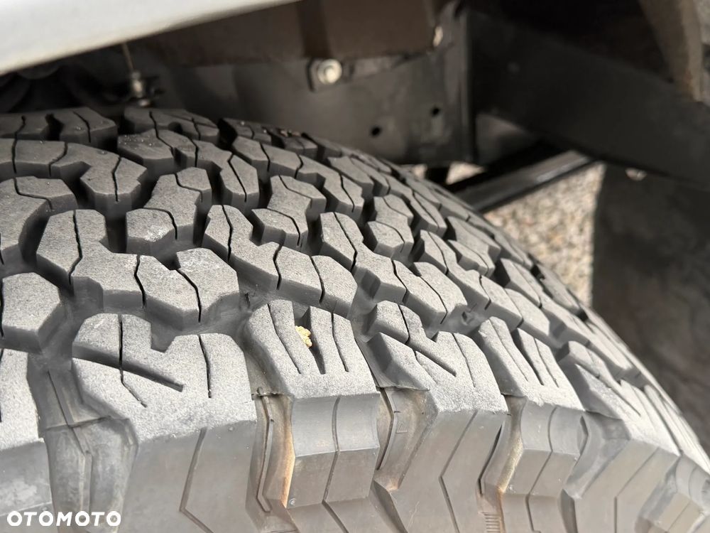 Land Rover Defender 2.4 TD4 S - 8