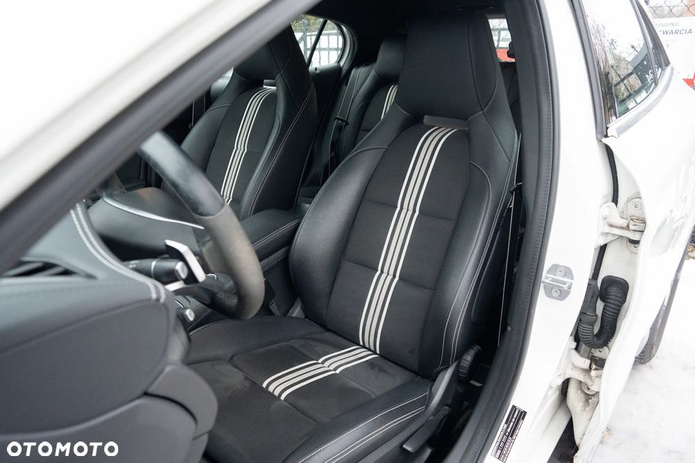 Mercedes-Benz GLA 180 7G-DCT Edition 1 - 9