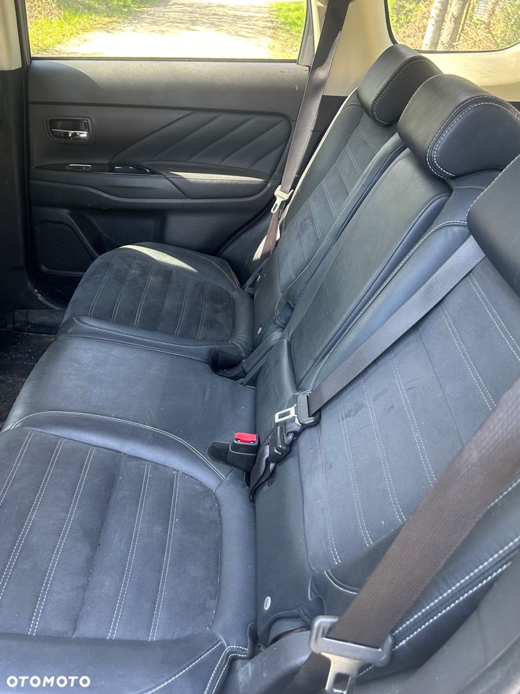 Mitsubishi Outlander Instyle NAVI + - 6