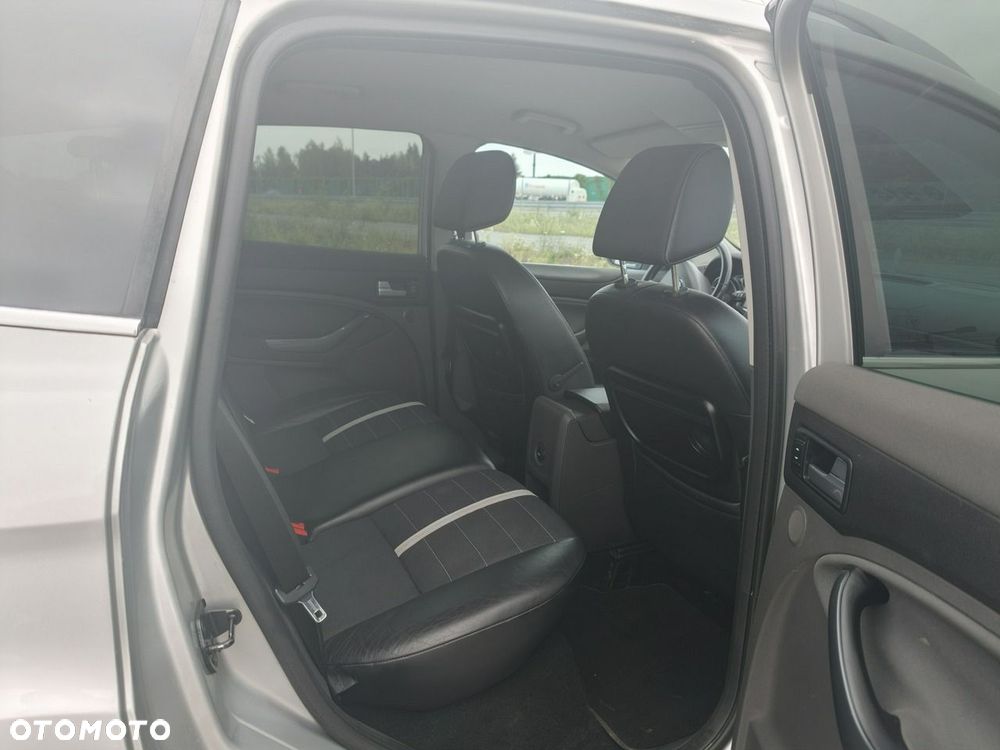Ford Kuga - 13