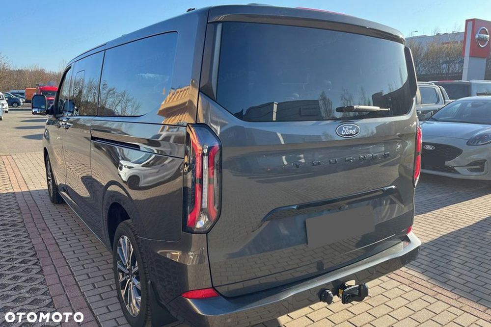 Ford Tourneo Custom - 8