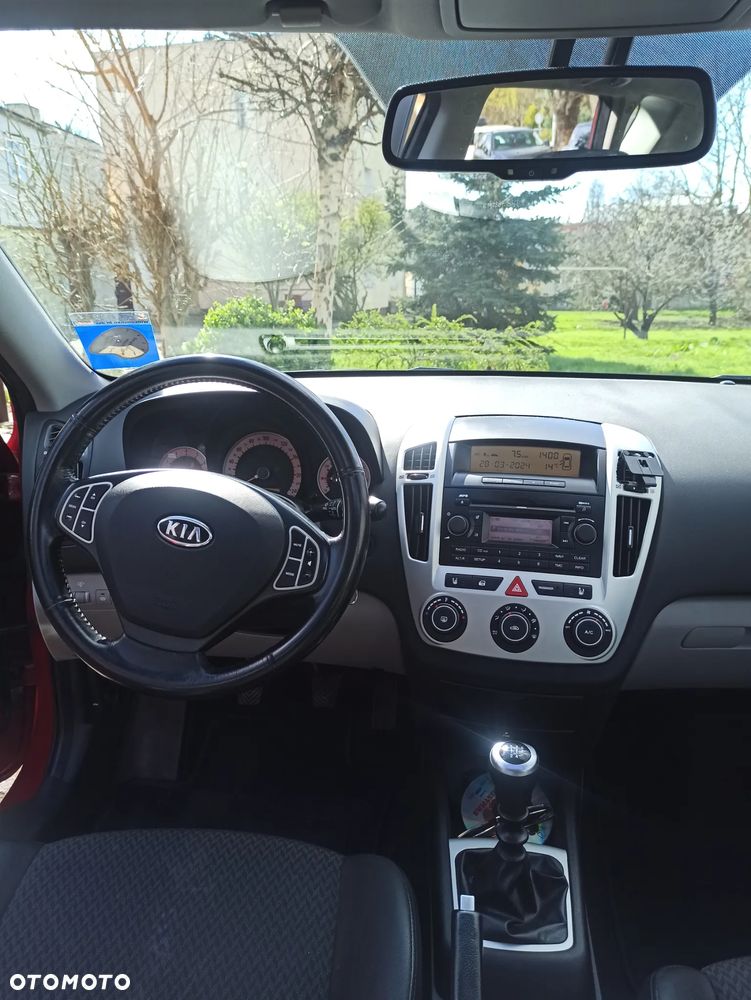 Kia Ceed - 10