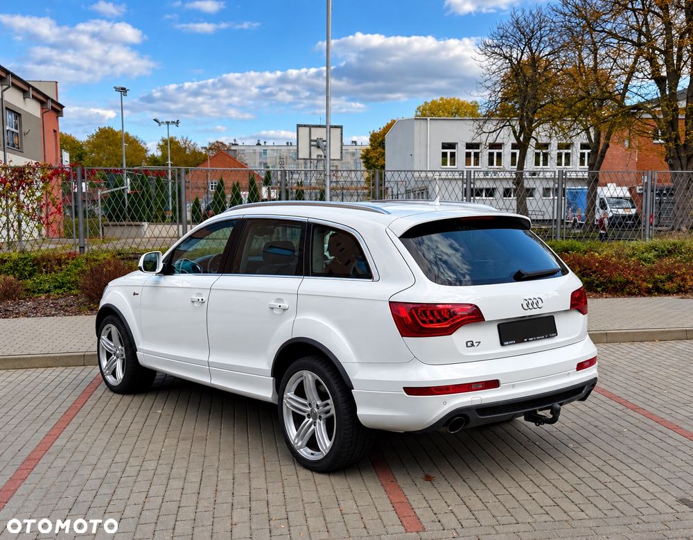 Audi Q7 2012 photo 2