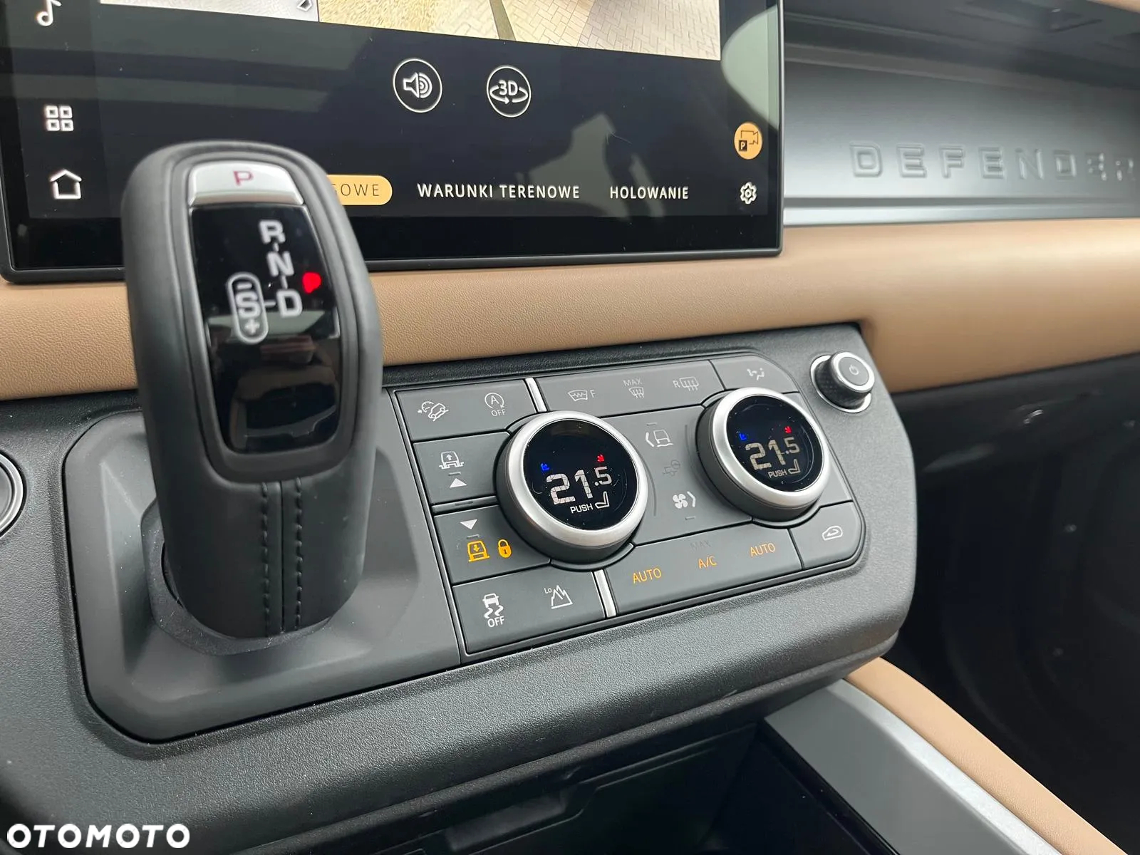 Land Rover Defender - 25