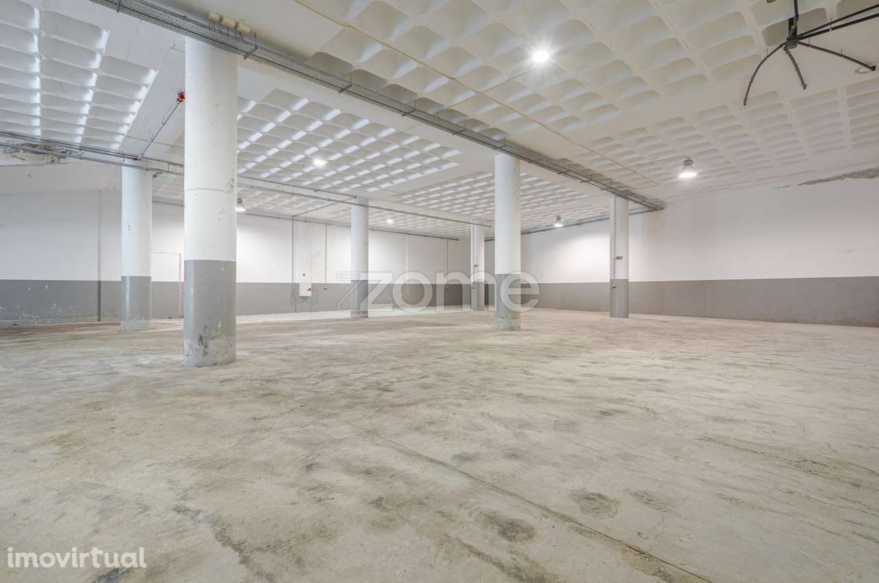 Armazém Venda 782 m² com Parque Privativo – Caniço (Eiras) Venda. - Grande imagem: 2/25