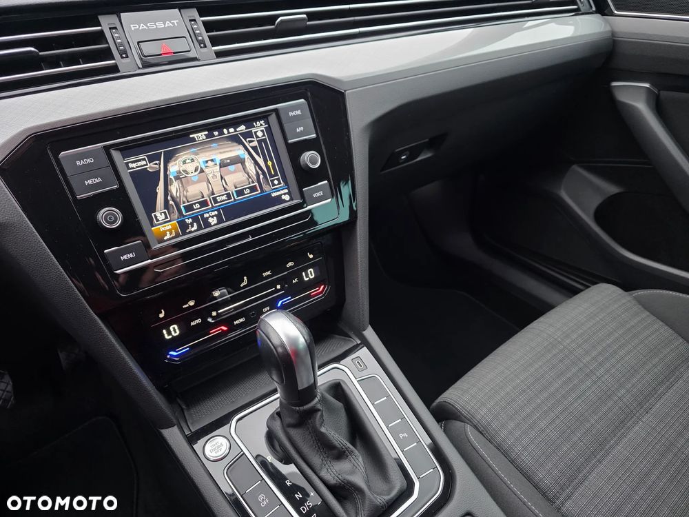 Volkswagen Passat 2.0 TDI EVO Business DSG - 23