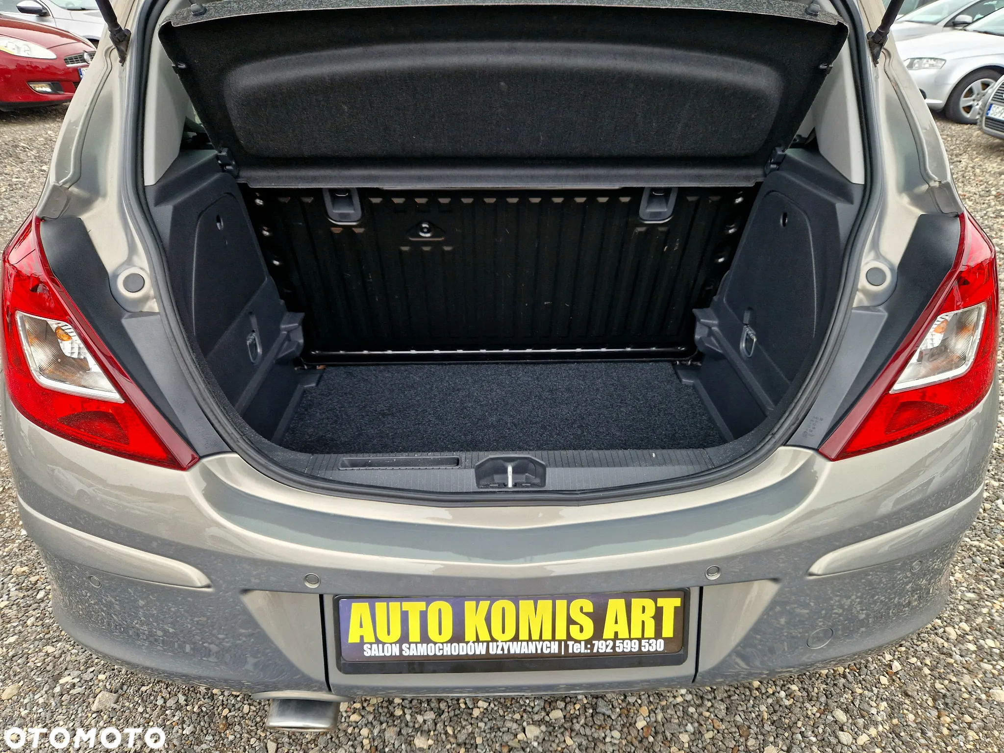 Opel Corsa 1.4 16V Innovation - 9