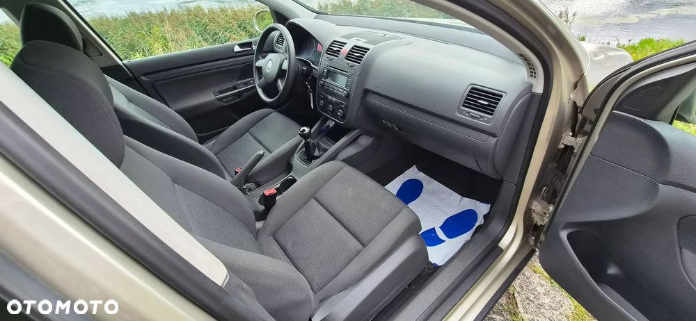 Volkswagen Golf - 10