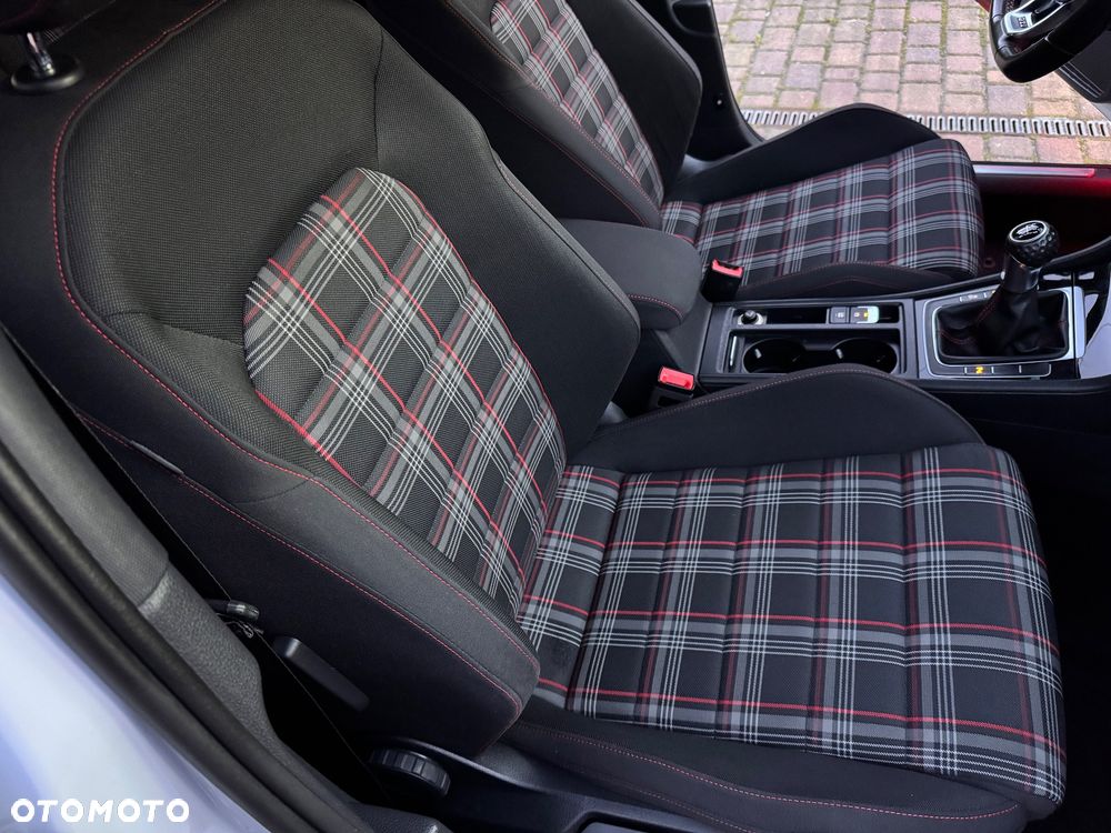 Volkswagen Golf GTI (BlueMotion Technology) - 29