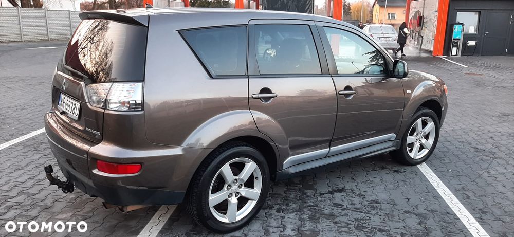 Mitsubishi Outlander 2.0 Intense NAVI 2WD EU5 - 12