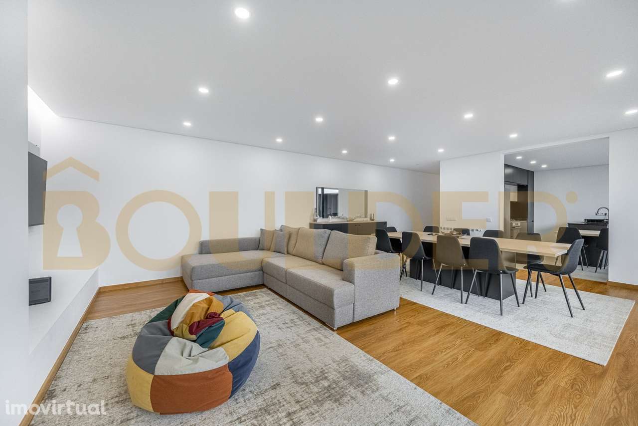 Moradia T4 de Arquitetura Moderna - Grande imagem: 4/43