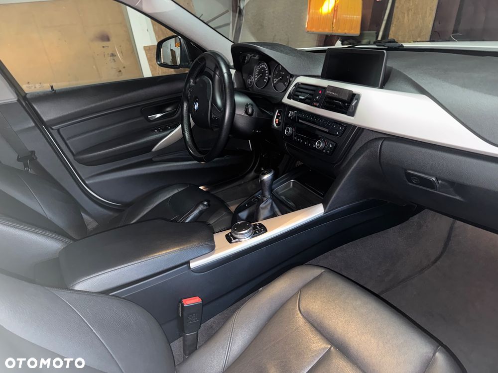 BMW Seria 3 320d - 13