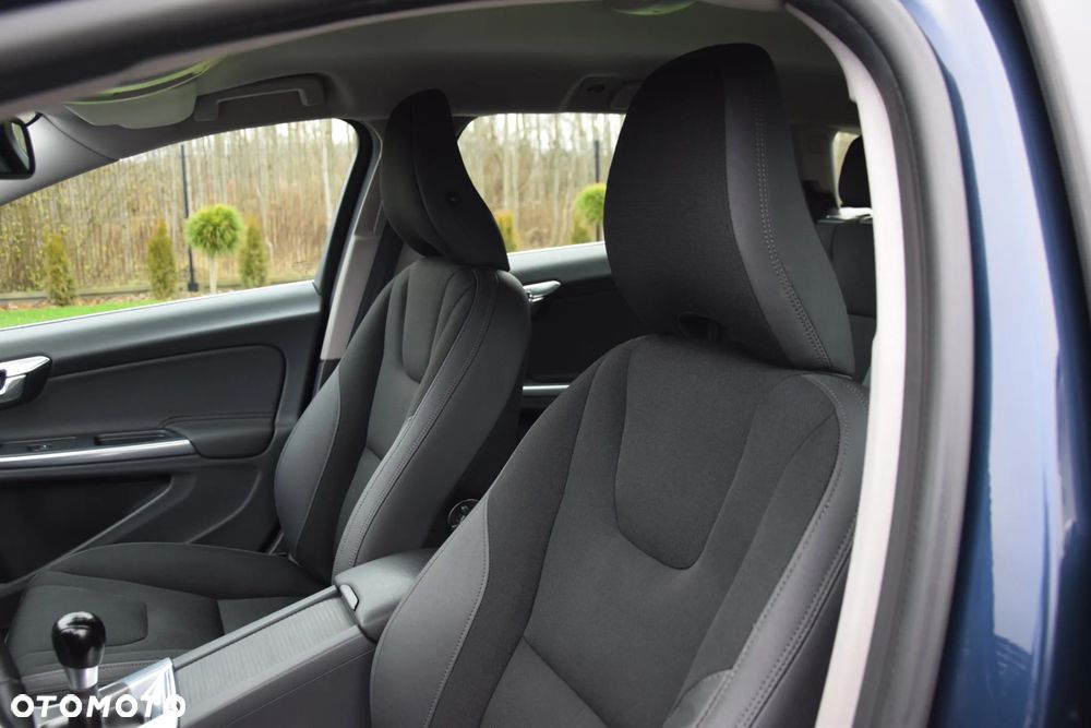 Volvo V60 D3 Momentum - 28