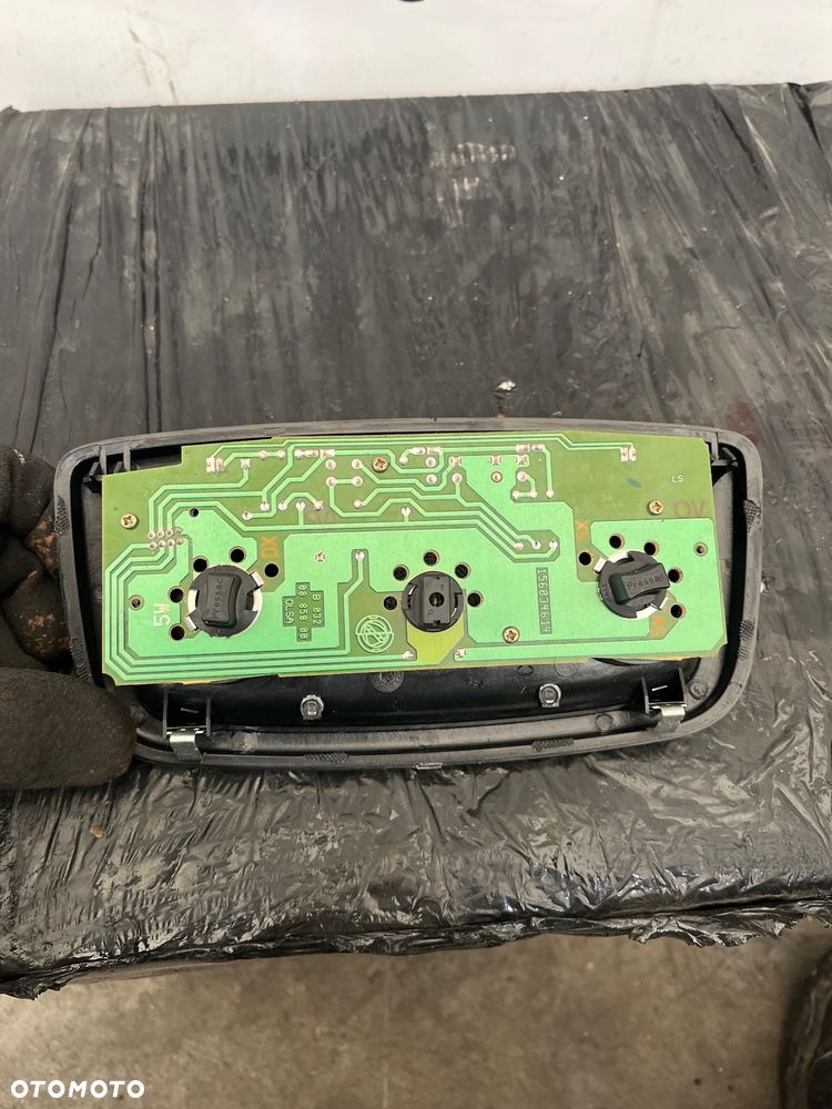 Lampka podsufitki panel tył tylna Maserati Quattroporte 2006 - 2