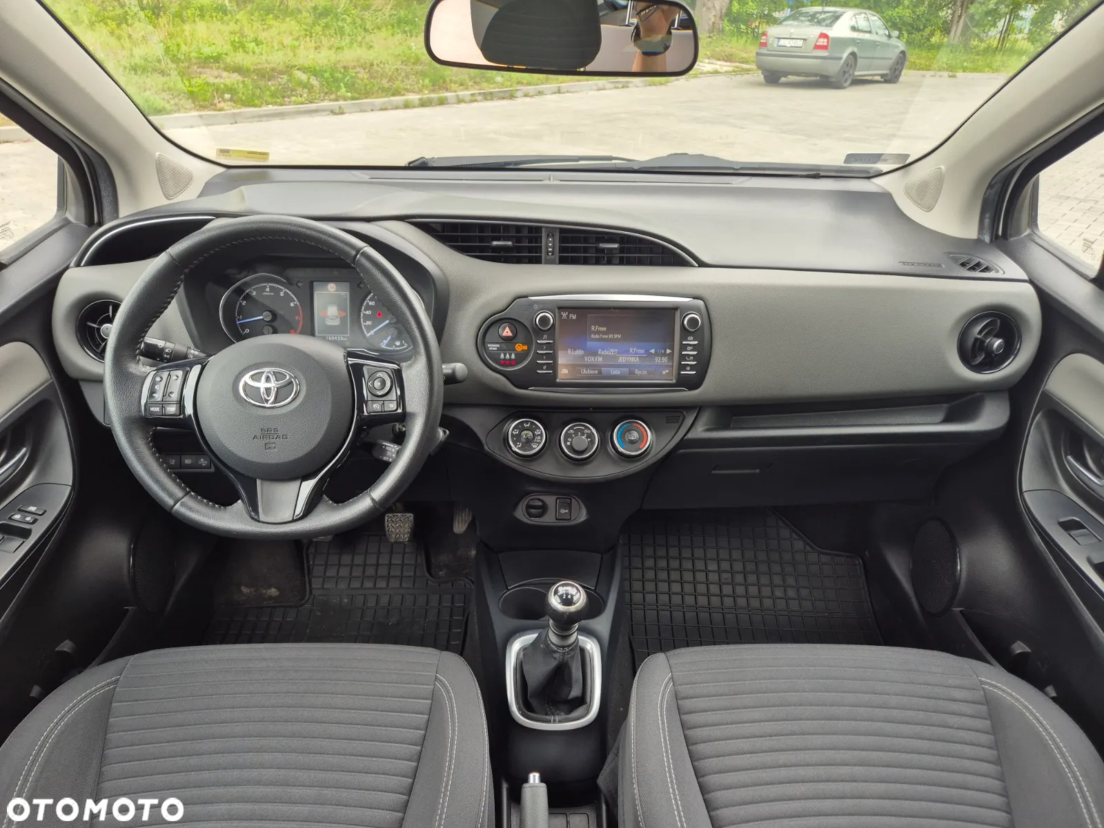 Toyota Yaris 1.5 Premium - 6
