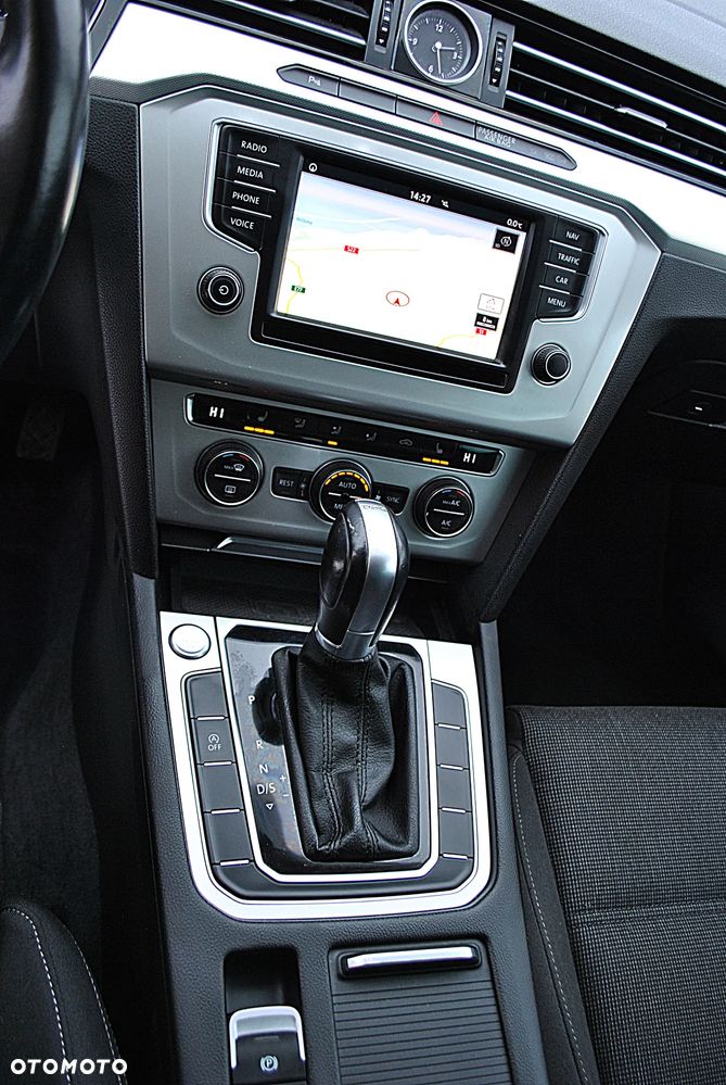 Volkswagen Passat 2.0 TDI SCR DSG Comfortline - 8