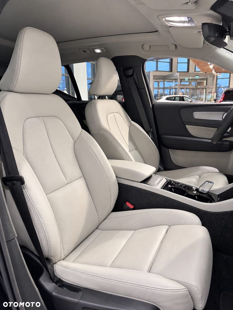 Volvo XC 40 B3 Ultra Dark - 3