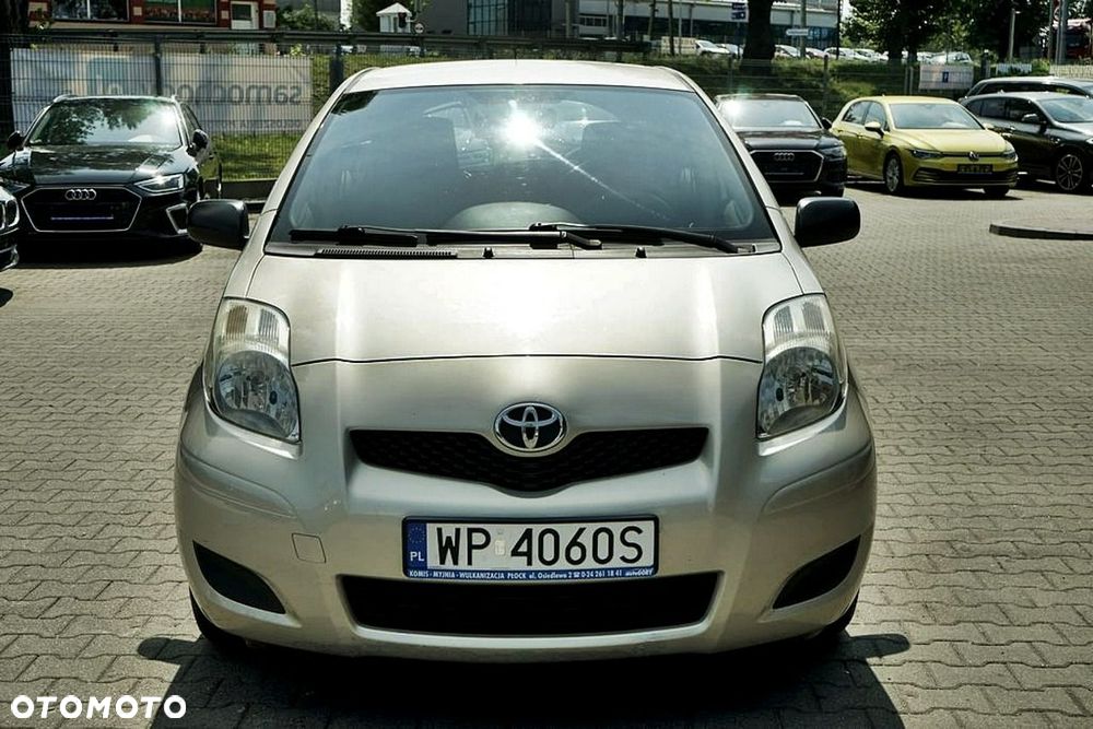 Toyota Yaris - 10