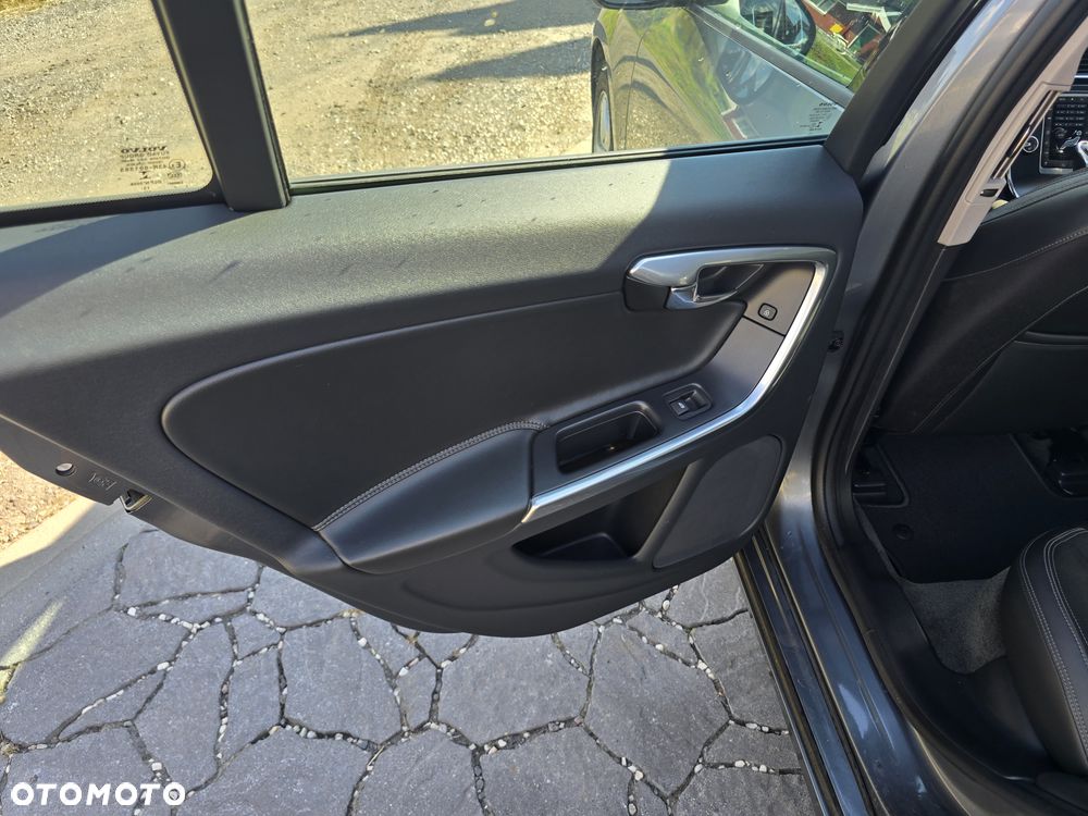 Volvo S60 D4 Drive-E Dynamic Edition (Momentum) - 14