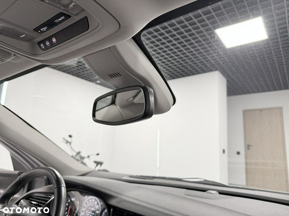 Opel Insignia - 32