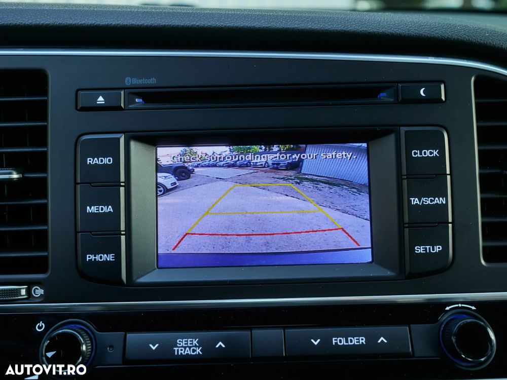 Hyundai Elantra - 25