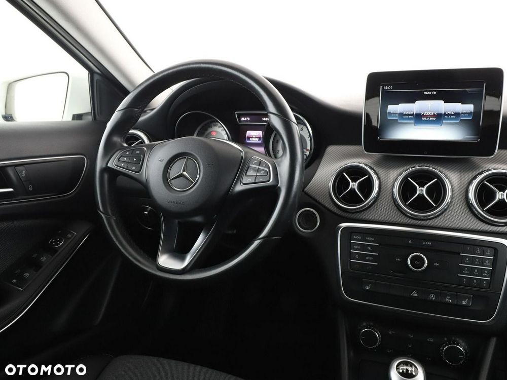 Mercedes-Benz GLA 200 Style - 17