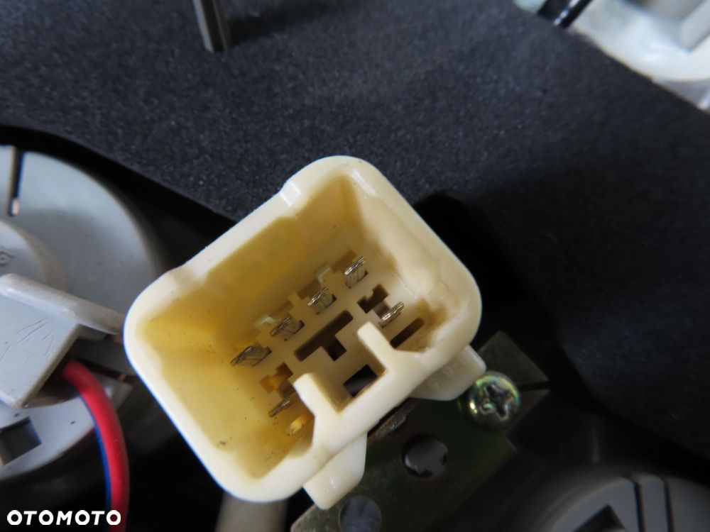 LAMPA LEWA TYLNA TOYOTA COROLLA E12 SEDAN - 4