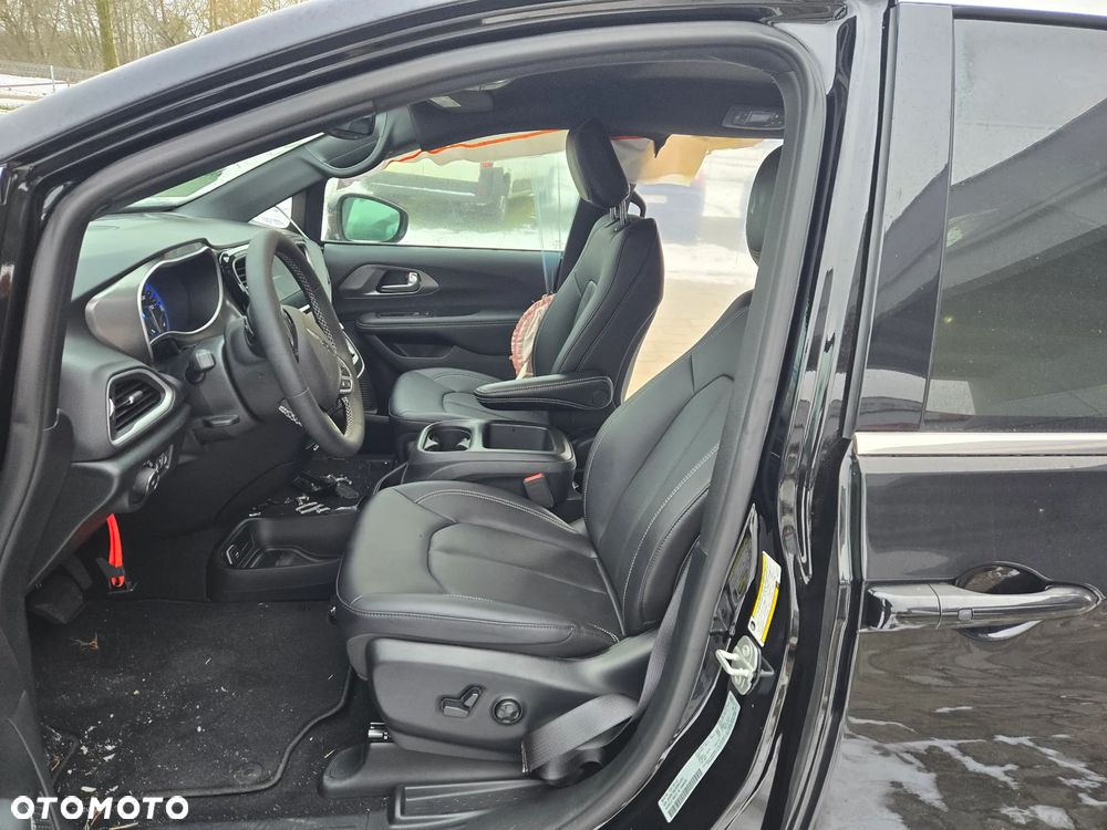 Chrysler Pacifica - 9