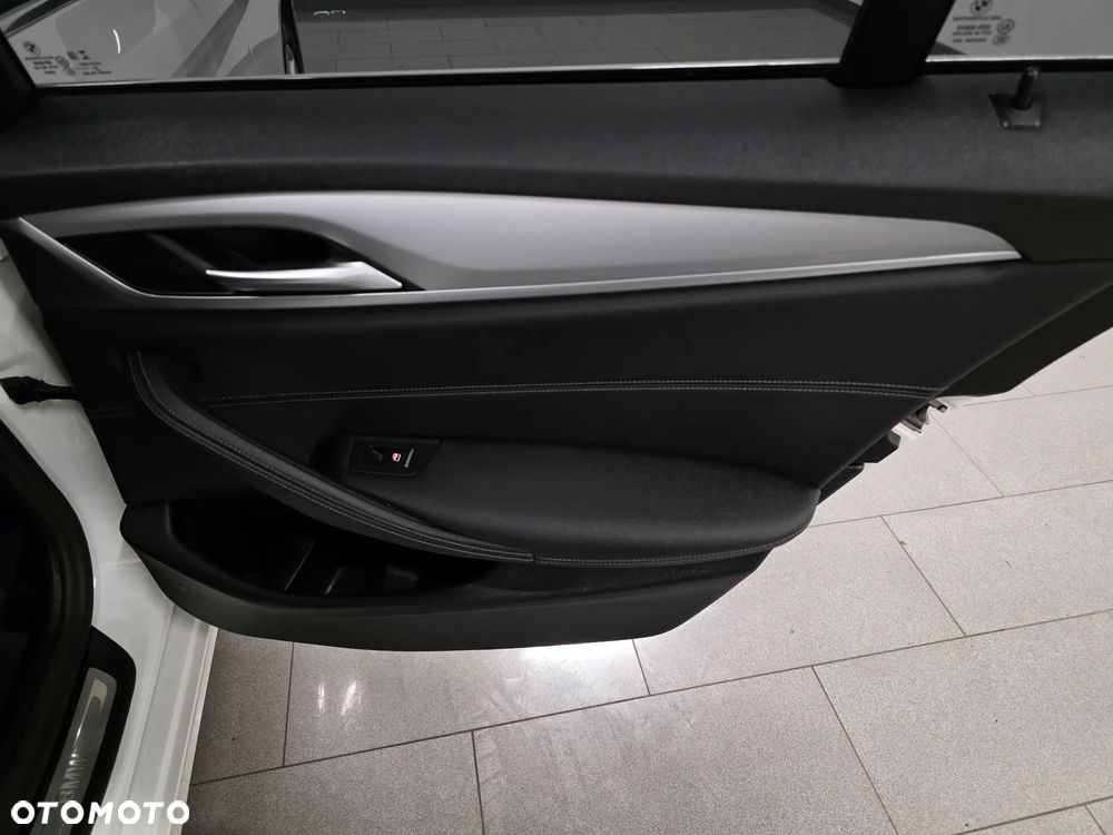BMW Seria 5 518d mHEV Luxury Line sport - 24