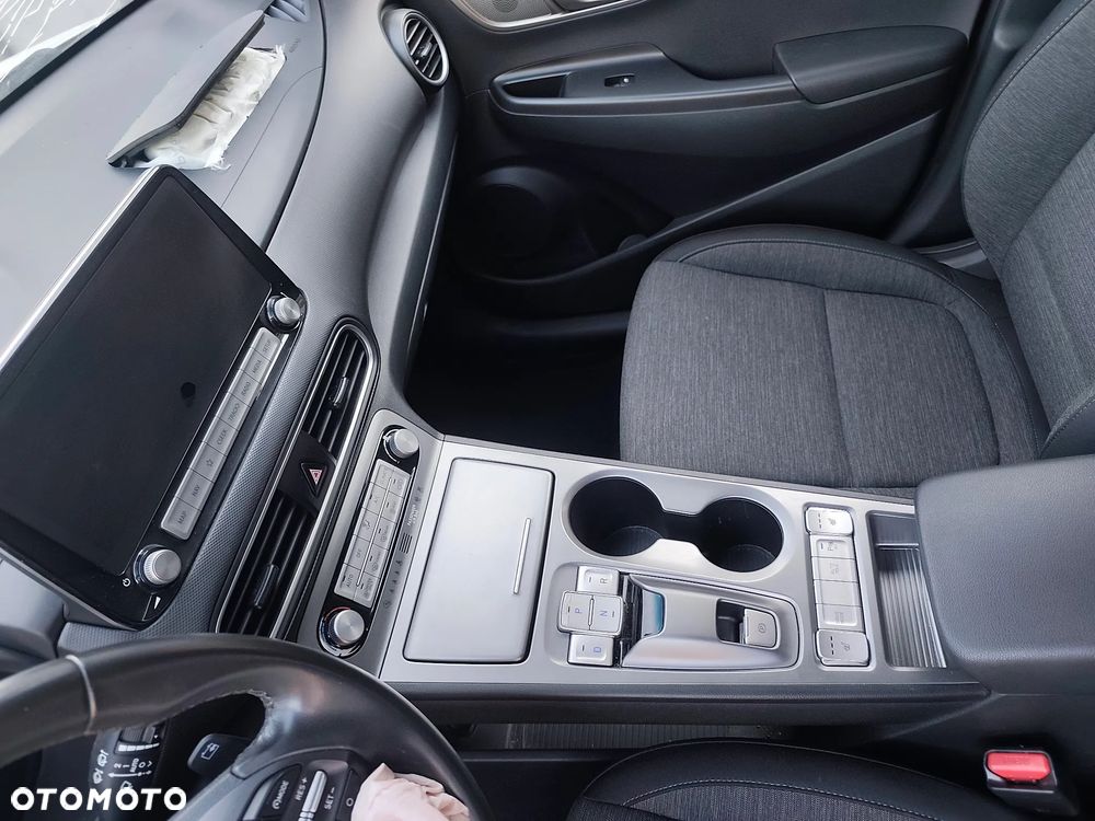 Hyundai Kona - 11