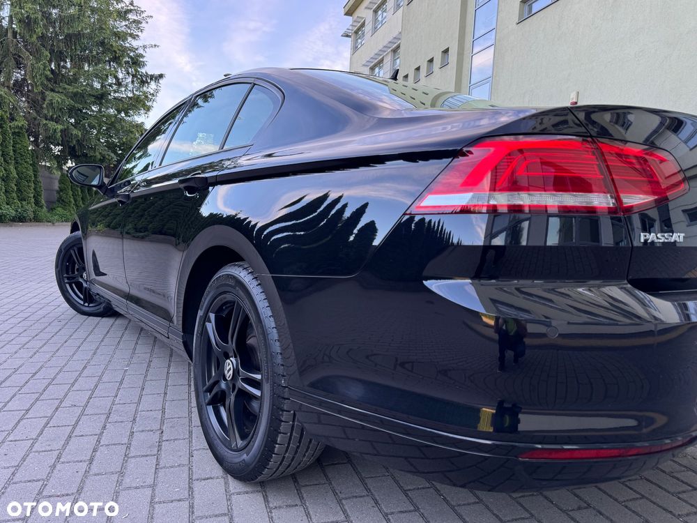 Volkswagen Passat - 4