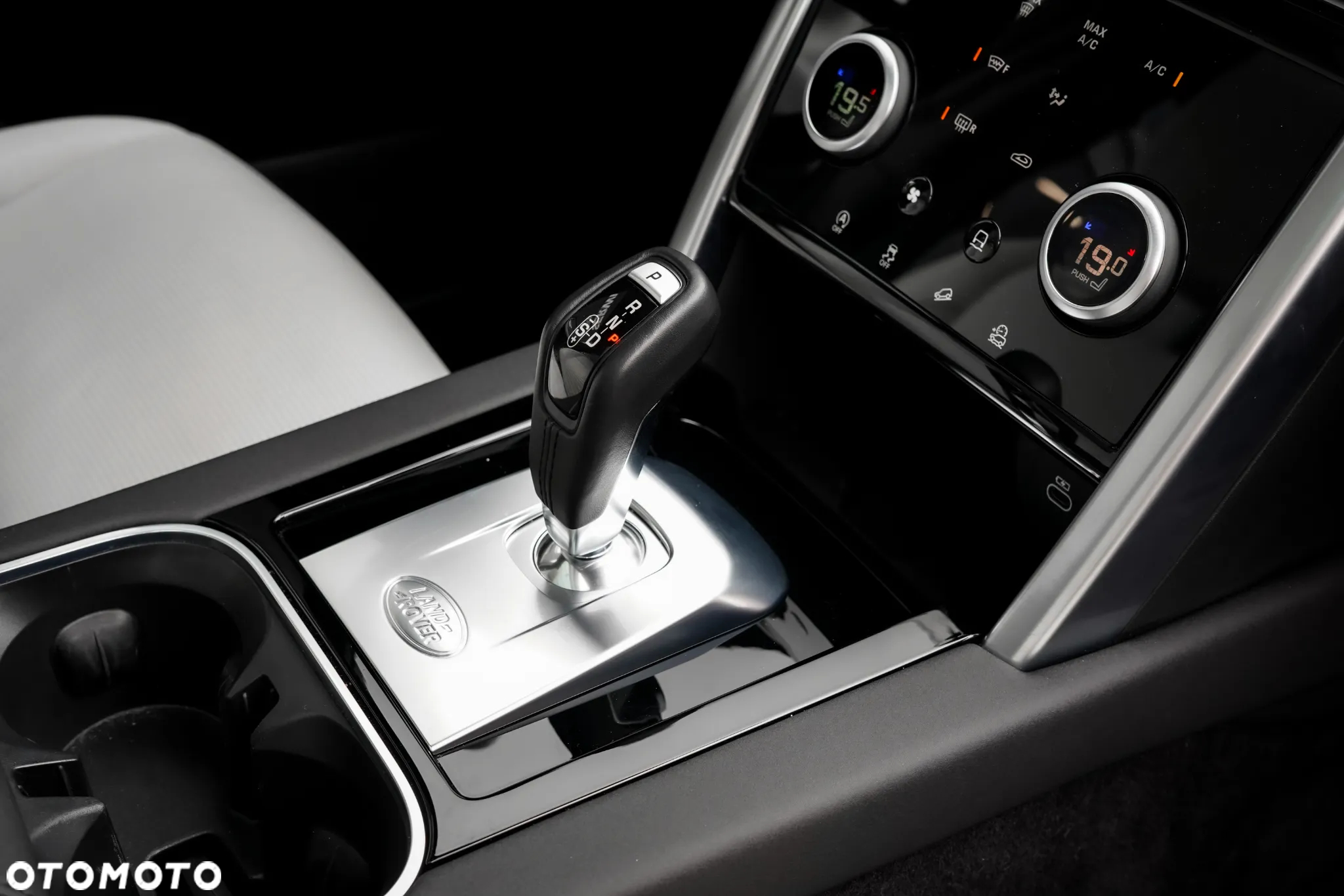 Land Rover Discovery Sport - 19