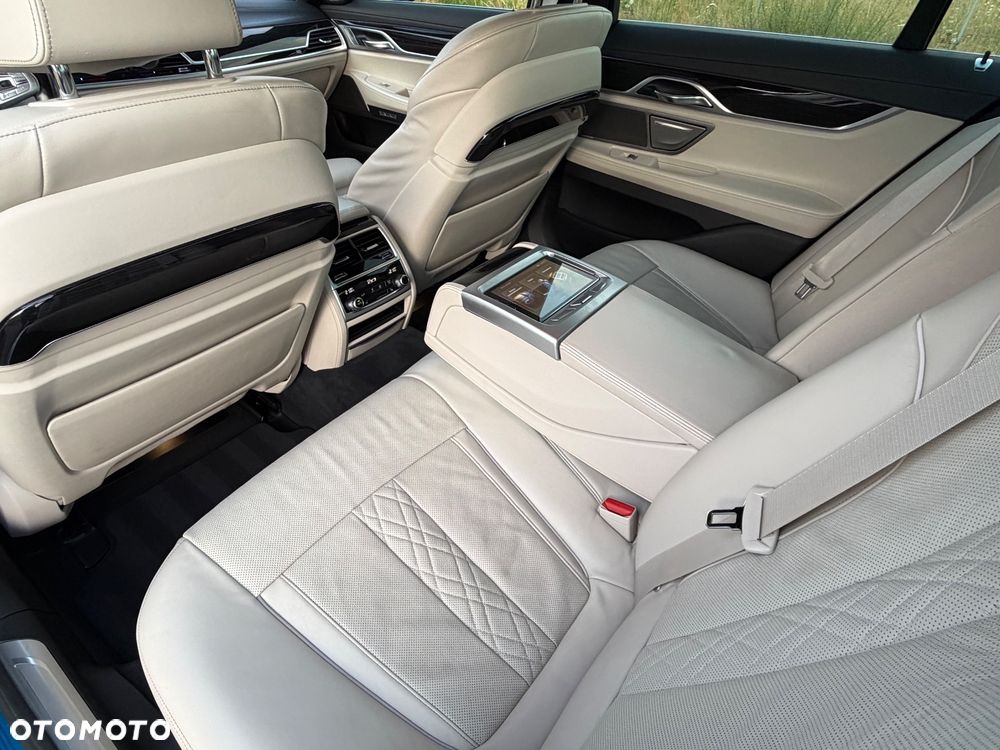 BMW Seria 7 740d xDrive - 18