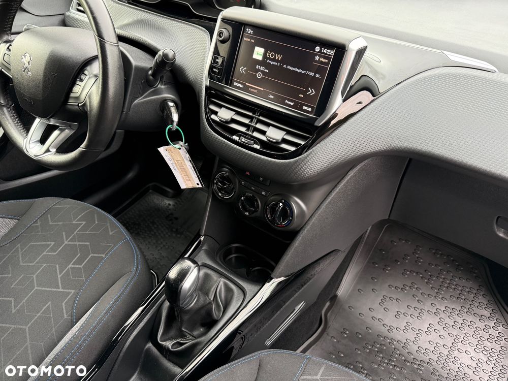 Peugeot 2008 BlueHDi 100 STOP & START Signature - 22