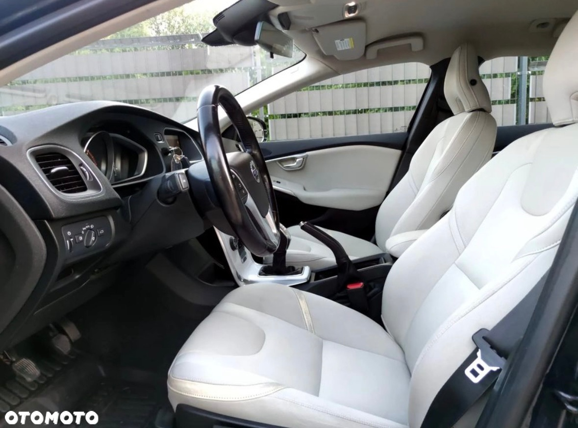 Volvo V40 D3 Momentum - 18