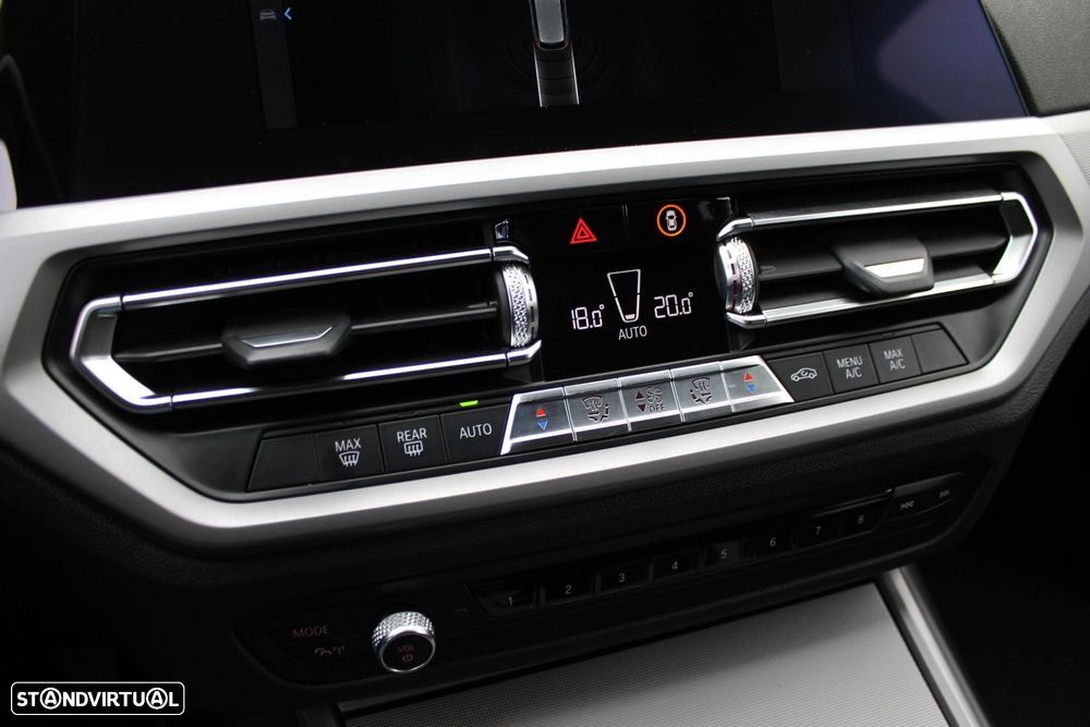BMW 330 e Touring Auto - 26