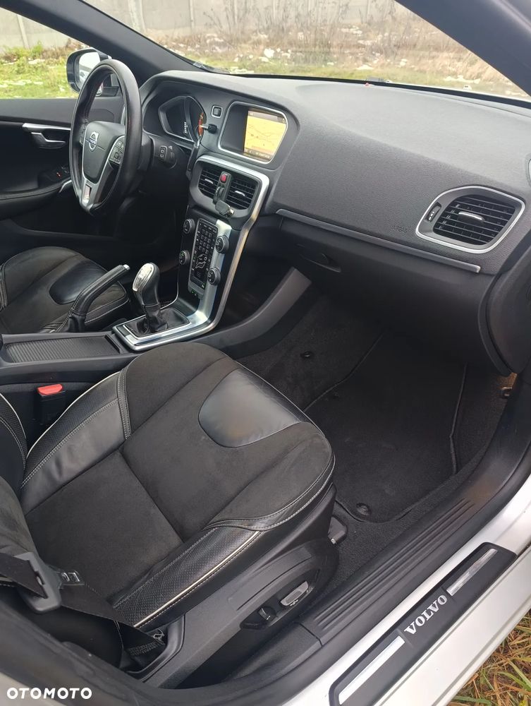 Volvo V40 T3 R Design - 27