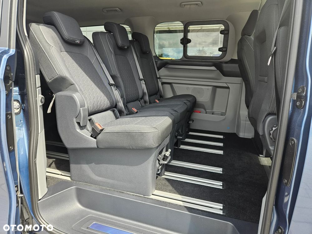 Ford Tourneo Custom - 11
