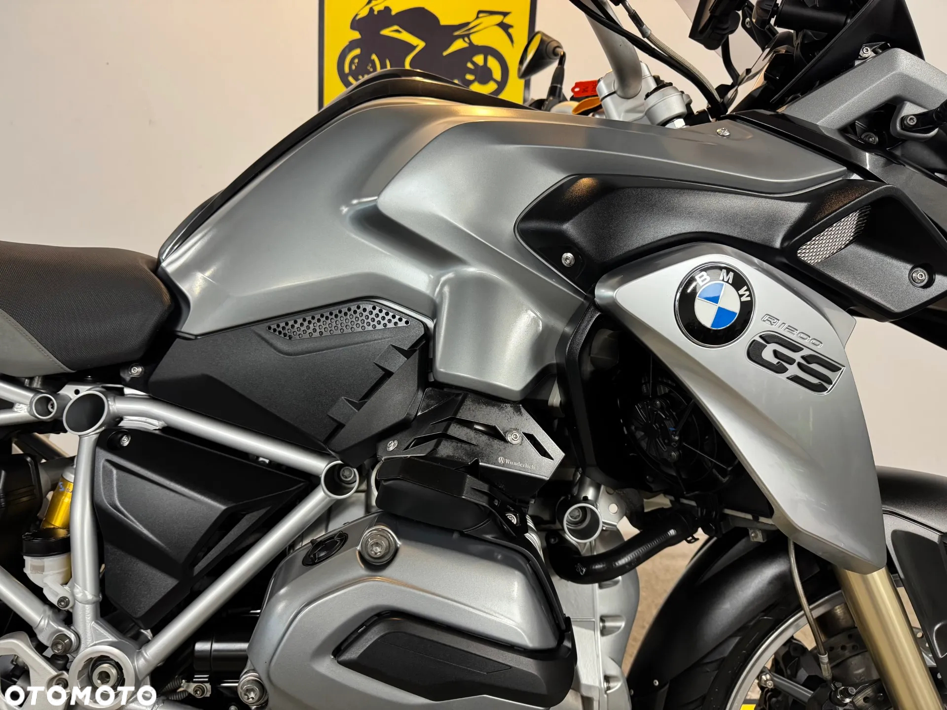 BMW R - 12