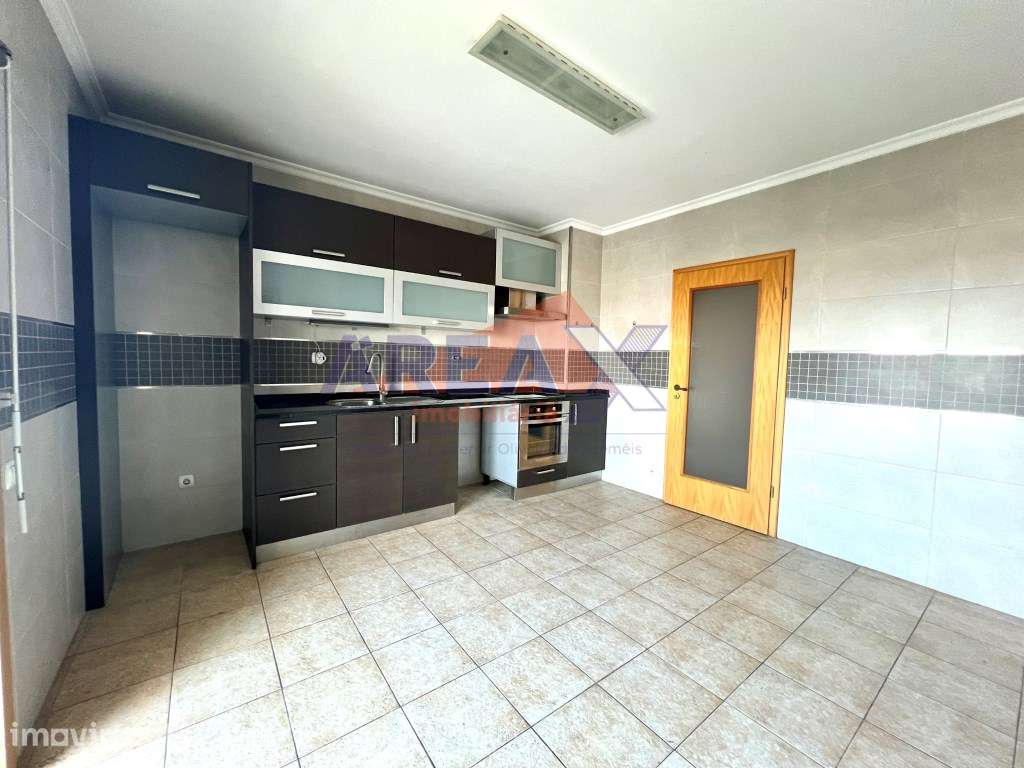 T2 Duplex com Piso Superior e Entrada Independente | Garagem | Oliv... - Grande imagem: 2/34