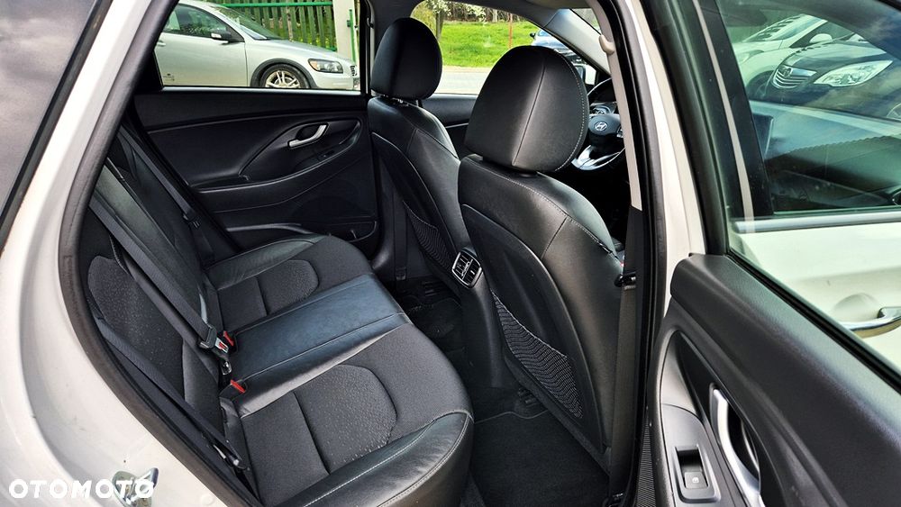 Hyundai i30 1.4 T-GDI Premiere Luxury - 32