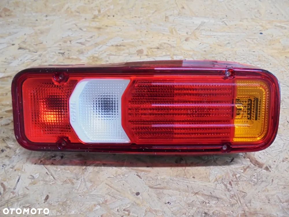 LAMPA TYŁ PRAWA IVECO DAILY 2022-KONTENER - 1